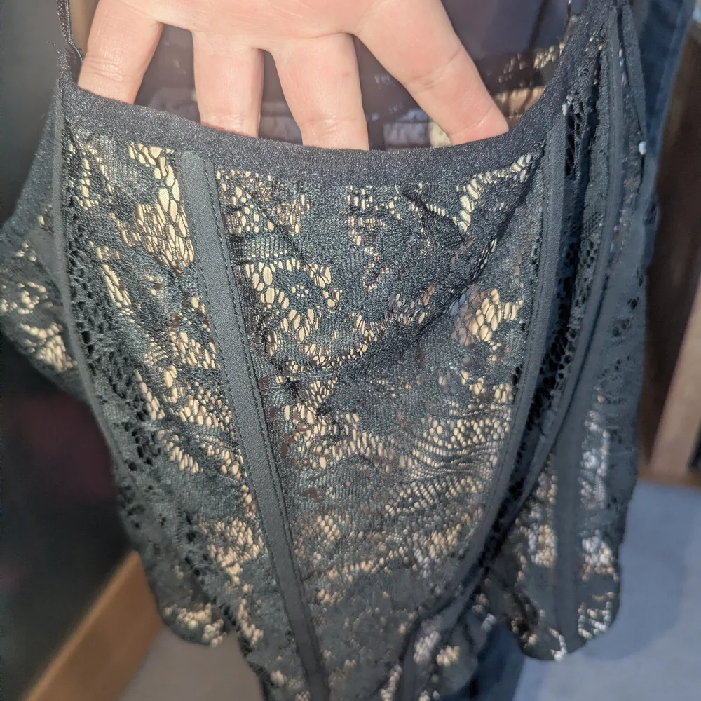 🩶Torrid 2 Black and Tan Lace Detail Top - Picture 6 of 7